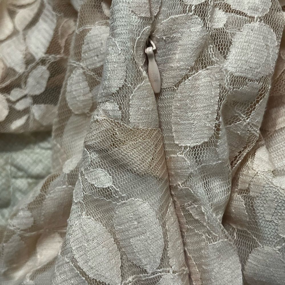 Free People Cream 3/4 Sleeve Lace Overlay V-shaped Fit & Flare A-line
Dress 4 - Picture 7 of 14